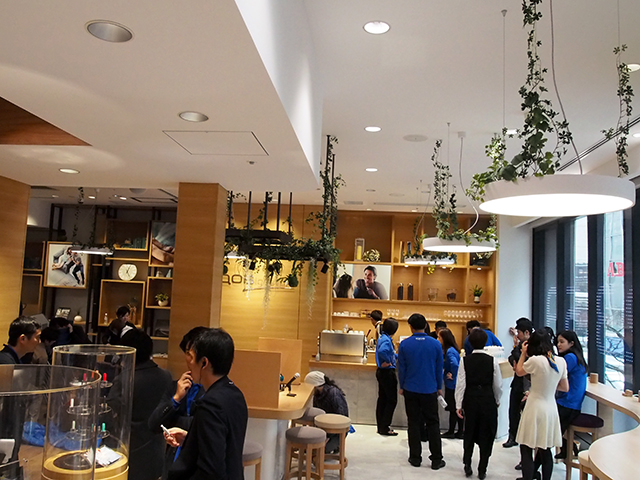 A new IQOS flagship store opens in Ginza!